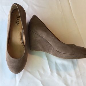 NWOT A.n.a Kenny Wedge Pump